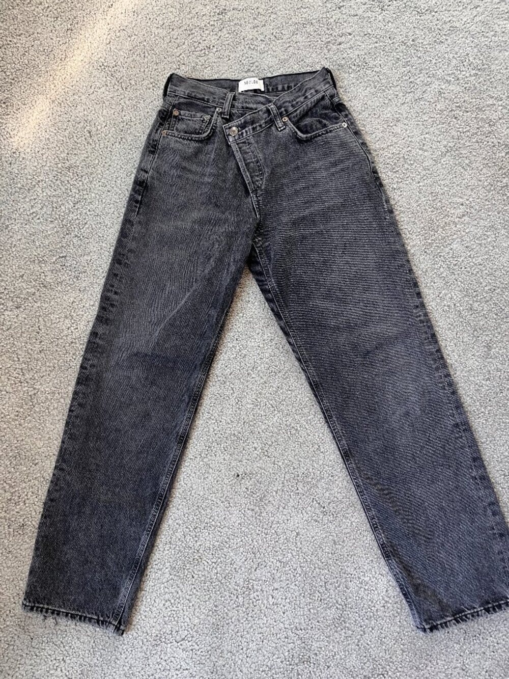 AGOLDE CRISS CROSS JEANS IN BLACK WASH - PRE-LOVED - LABELED W23 MEASURES W25